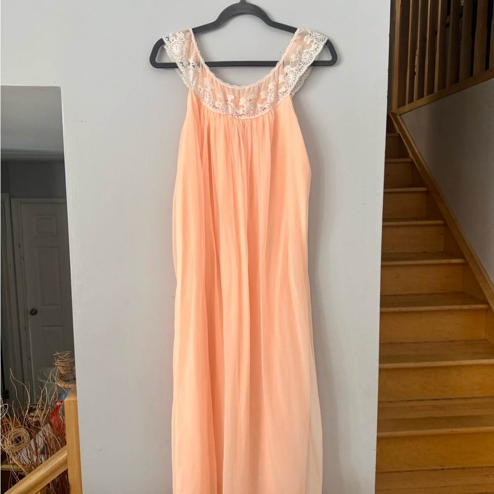 EUC Vintage 60’s/70’s Peach Sorbet Babydoll Nightie by French Maid Lingerie Co.